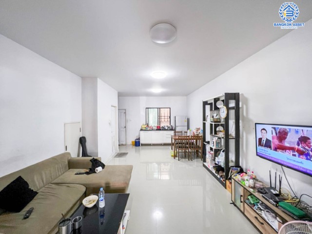 *****ทาวน์เฮ้าส์มือสองย่านนนทบุรี ม.โมดิวิลล่า ปิ่นเกล้า-วงแหวนฯ เนื้อที่มากถึงเกือบ 19 ตร.ว. ฟังก์ชัน 3 ห้องนอน 2 ห้องน้ำ 2 ที่จอดรถ แถมฟรี! 2 เครื่องปรับอากาศ, 1 เครื่องทำน้ำอุ่น บนทำเลดี เชื่อมต่อถ.กาญจนาฯ, ถ.บรมราชชนนี ใกล้เซ็นทรัลปิ่นเกล้า และรถไฟฟ้า "สถานีสามแยกบางใหญ่"